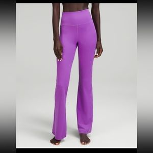 Lululemon groove Super-High-Rise Flared
Pant Nulu moonlit magenta